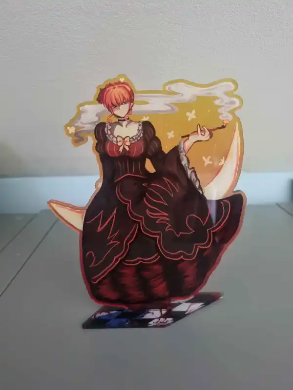 Beatrice Standee