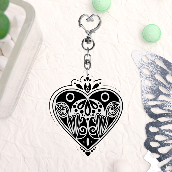 eyeheart keychain <3