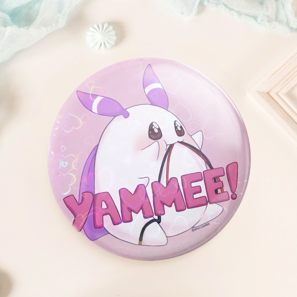 Momo eating cables YAMMEE! Round Badges (Button Pins)