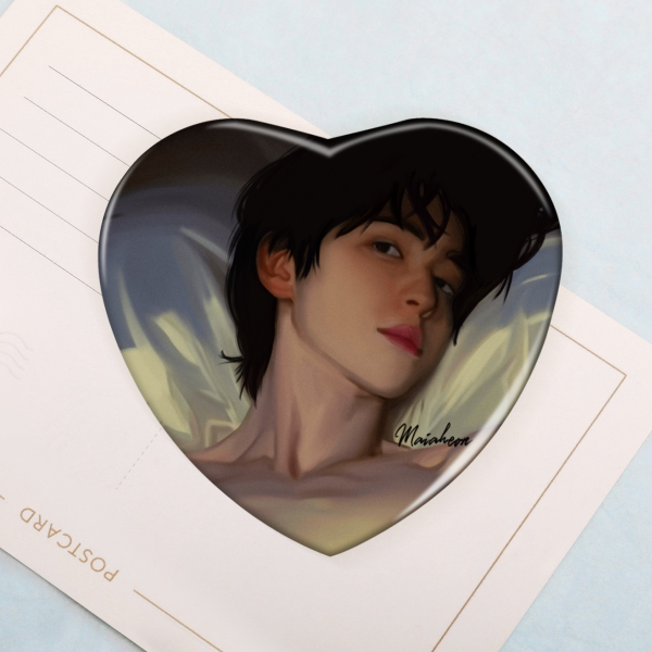 Yunho Heart Shape Holographic Badges