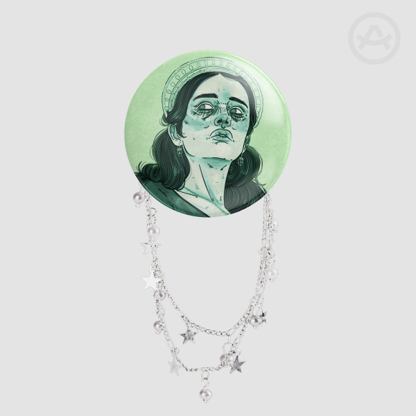 alicent round badge with chains